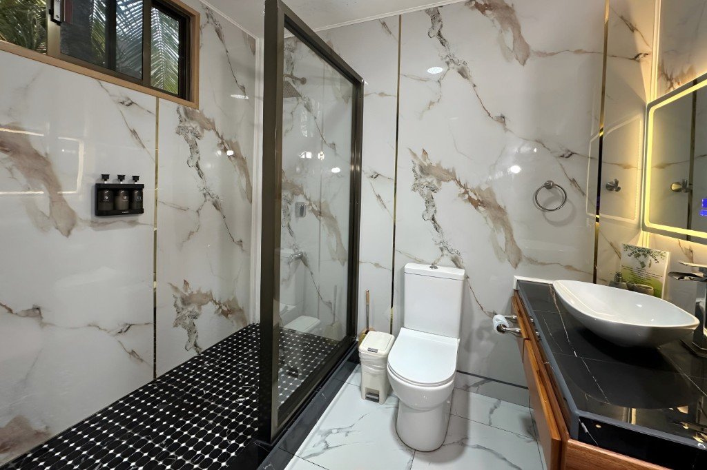 Junior Suite - Bathroom